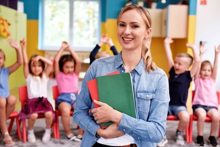 Accredited Online Early Years Teacher & Child Care Course