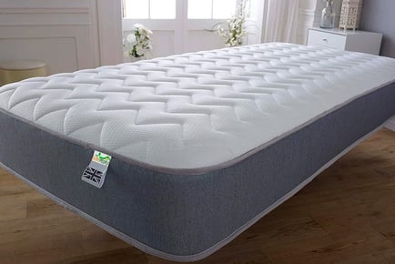 5FT KING: A grey zig zag memory fibre open coil sprung mattress