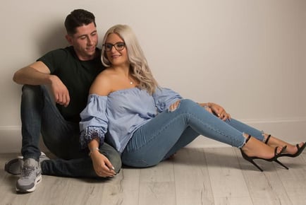 Couple's Photoshoot: £100 Voucher & 2 Prints - 90 Locations