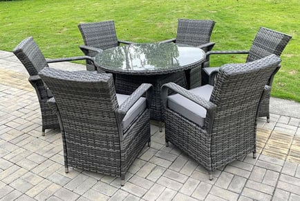 6 CHAIRS & LARGE ROUND TABLE: A polyrattan garden furniture set