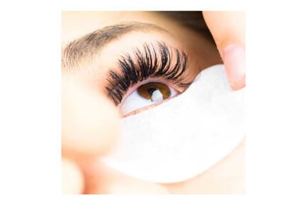 Eyelash Extension and Under Eye Patches