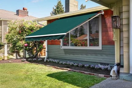 Outsunny Manual Retractable Awning