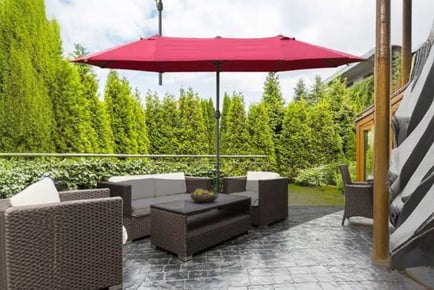 Outsunny Crank-Operated 4.6M Wine Red Umbrella