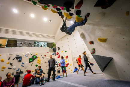 1-Hr Bouldering Session with Full Day Climb Pass - 4 London Locations