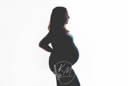 Maternity Photoshoot & Five 7'' x 5'' Prints - Nottingham