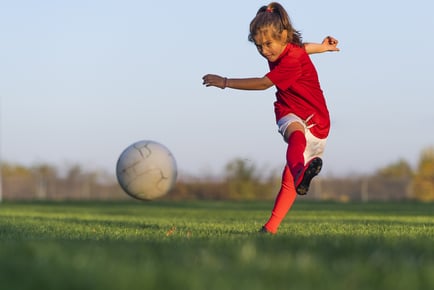 Girls Football 121 Training Session - Newham, East London