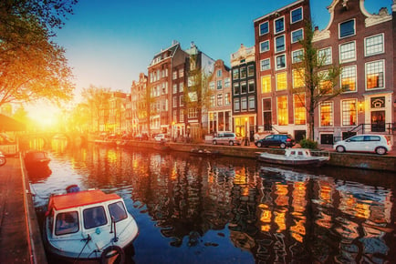4* Amsterdam, Netherlands City Escape & Return Flights