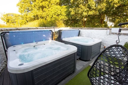 4* Spa Day with Pizza & Bubbly for up to 4 People - 4* The Bridge Hotel and Spa