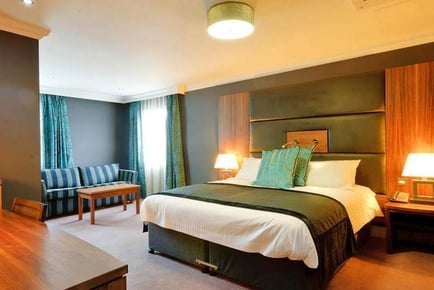 4* Aberdeen Stay: Breakfast, Late Checkout & Welcome Drinks For 2