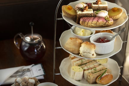 4* Crewe Hall Afternoon Tea for 2-4: Moet Champagne Upgrade!