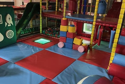 Soft Play Entry: Meal & Drink - For 2, 3 or 4 Children