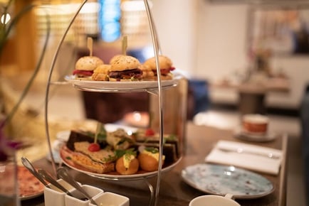 4* Hilton Spa Day and Prosecco Afternoon Tea for 2 - Glasgow City Centre - Perfect Christmas Gift