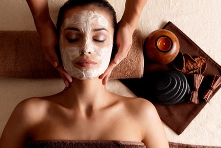 Pamper Package, Hot Stone Massage, Facial, Drink & More- Notting Hill