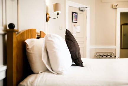 4* Central Cardiff Stay for 2 - Breakfast & Prosecco - Dining Upgrade!