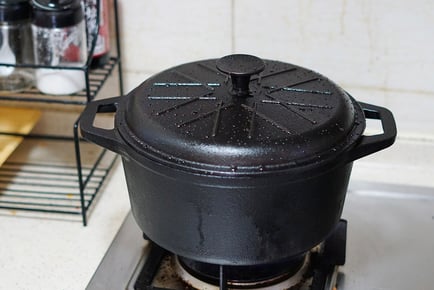 Cast Iron Non Stick Cooking Stock Pot with Lid