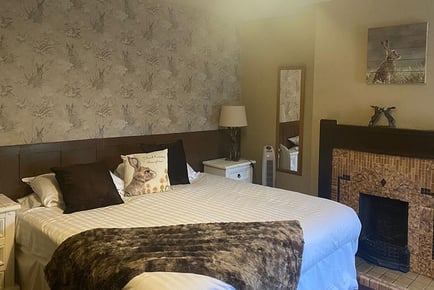 Cheshire for 2 - Malpas Hotel, Breakfast & Prosecco - Dining Upgrade!