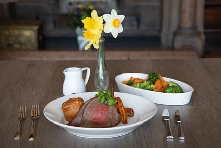 Wroxall Abbey Hotel: Two / Three Course Roast Dinner & Glass of Wine for 2-4