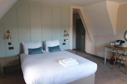 4* Cotswolds Hotel Stay For 2 - Dinner, Breakfast & Late Checkout!