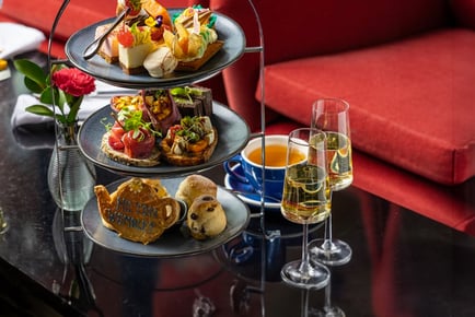 4* Hilton Afternoon Tea with a Bottle Of Bubbly for 2 - Wembley