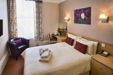 Eastbourne Hotel Stay: Breakfast, Prosecco & Late Checkout for 2