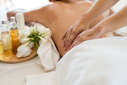 60-Minute Aromatherapy Massage Session in Hackney