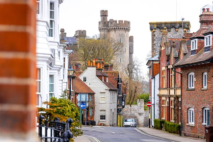 Walking Tour of Arundel for 2 - 90-Mins - Includes Book