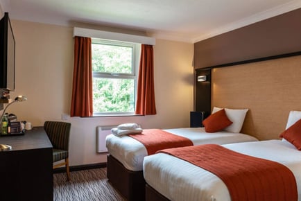 Bury St. Edmunds, Norfolk Hotel Stay & Breakfast For 2