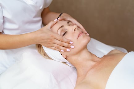 Reflexology Facial & Indian Head Massage