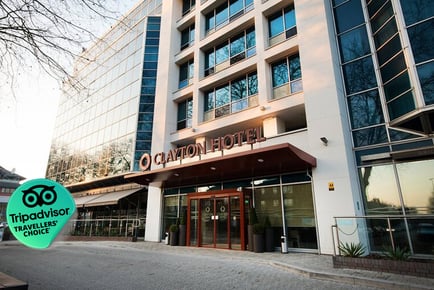 4* London Stay at Clayton Hotel Chiswick- Breakfast & Prosecco - Christmas Availability