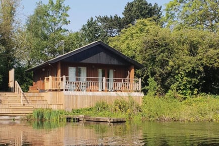 Luxury York Lodge Break with Hot Tub for up to 4 - 2 or 3 nights - Full School Hols Availability