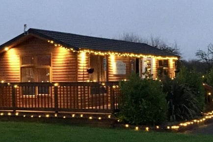 Luxury York Lodge Break with Hot Tub for up to 4 - 2 or 3 nights - Full School Hols Availability