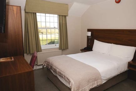 Lincolnshire Hotel Stay: Breakfast, Prosecco & Late Checkout