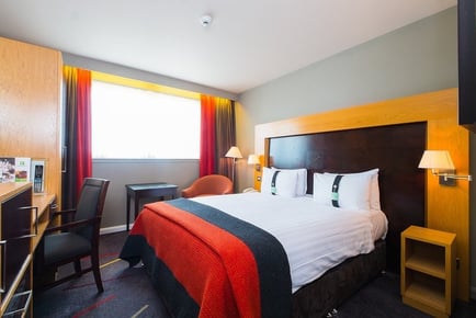 4* Aberdeen Break: Holiday Inn Stay for 2- Breakfast & Dinner Option!