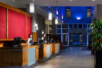 4* Radisson Blu Luxury Spa Day: 2 x 25 Min Treatments, Spa Access & Prosecco - Durham