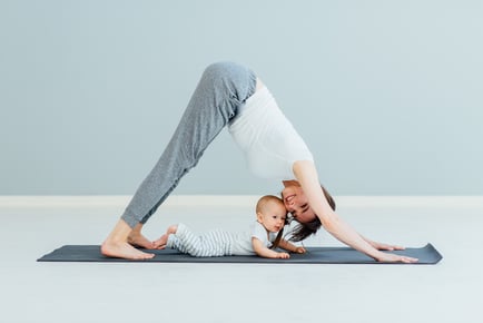 Barefoot Yoga: Prenatal or Mum & Baby Yoga