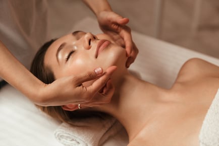Facial Lymphatic Drainage Massage at SB Cosmetics Clinic