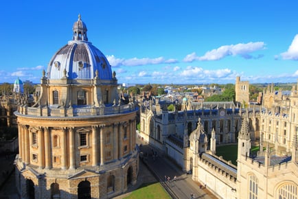 4* Oxford South Christmas Stay: Breakfast, Prosecco and Late Checkout - Dinner Option!