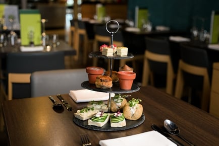 4* Afternoon Tea With Prosecco For 2 - Holiday Inn Brentford Lock