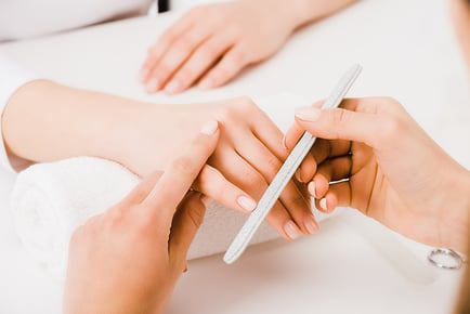 1-1 Accredited Nail Technician Course