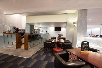 Lincolnshire For 2 - St James Hotel Stay, Breakfast, Dinner & Prosecco