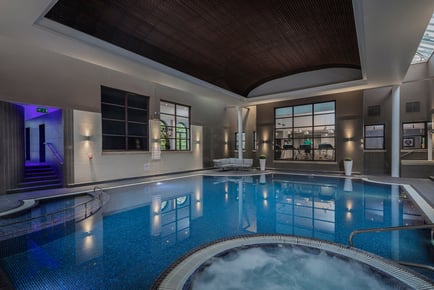 4* Oulton Hall - 5 Health Club, Swim & Fitness Day Passes