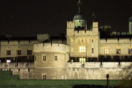 London Stay: 3* or 4* Hotel & Walking Ghost Tour of London