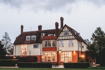 PRICE DROP 4* Spa Stay for 2 - Breakfast & Spa Access - Dining Option! - Greenwoods, Essex