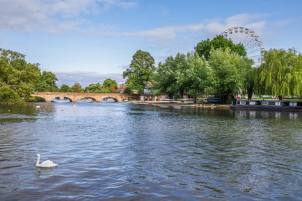 Stratford Upon Avon: Two Night Vintage Caravan Stay for 2- Early Check In and Late Checkout