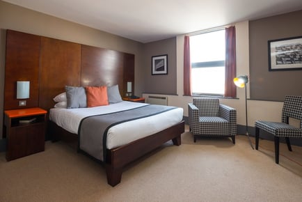 Central Sheffield Stay for 2 - Sheffield Metropolitan Hotel, Breakfast & Welcome Drink