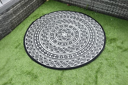 Outdoor Summerfusion Waterproof Garden Round Rug!