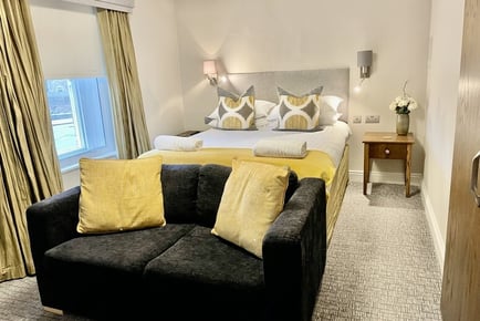 The Diamond Inn, Newcastle Stay for 2: Late Checkout & Bottle of Fizz