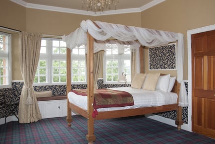 Selkirk: Country House Hotel Stay & Breakfast For 2