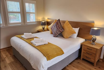 Loch Lomond Self-Catering Cottage Stay for 2, 4, 7 or 10 Guests!