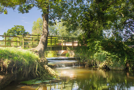 Suffolk: Luxury Hobbit Hut Stay, Breakfast, Wine & Outdoor Spa for 2